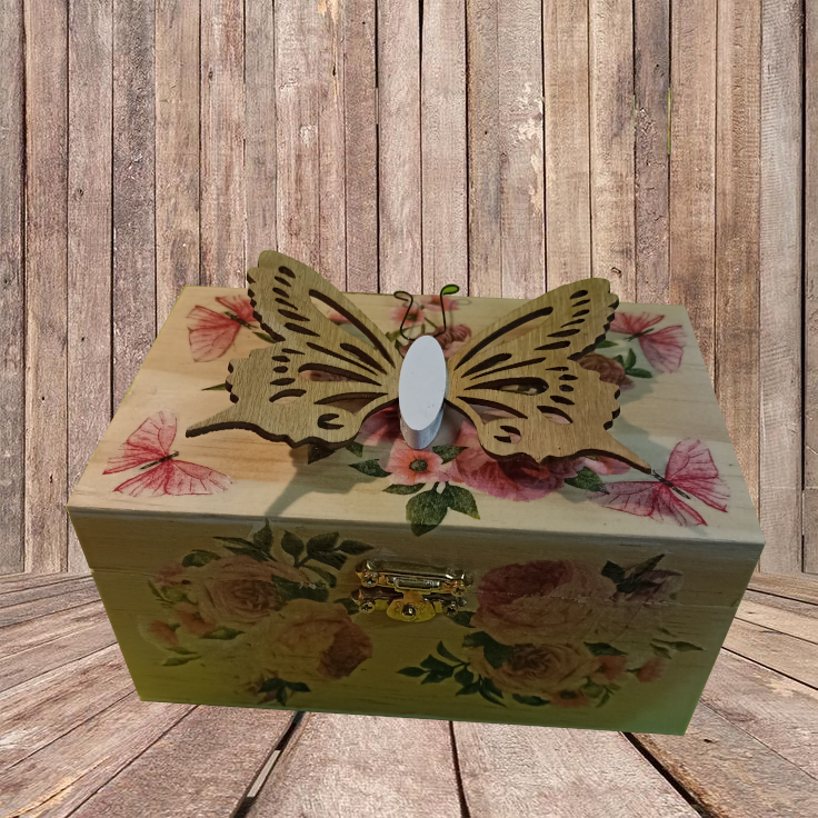 Holzbox mit Schmetterling