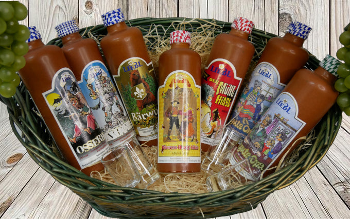 Kleiner Korb mit 10 erlesenen Spirituosen in Probiergröße