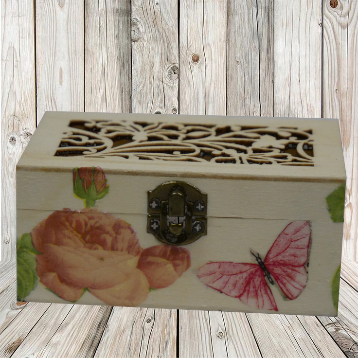 Box mit durchbrochenem Deckelmuster - Découpage