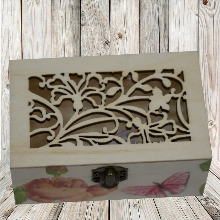 Box mit durchbrochenem Deckelmuster - Découpage